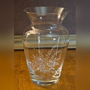 Vintage Avon Floral Bouquet Vase 24% Lead Crystal w Etched Floral Design